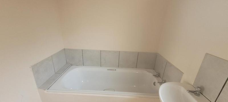 To Let 2 Bedroom Property for Rent in De Almeida Western Cape